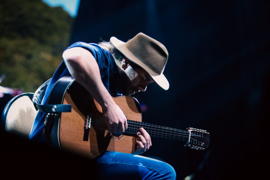 Almir e Gabriel Sater dividem palco e paixão pela música no RibeirãoShopping | Créditos: Rafael Cautella