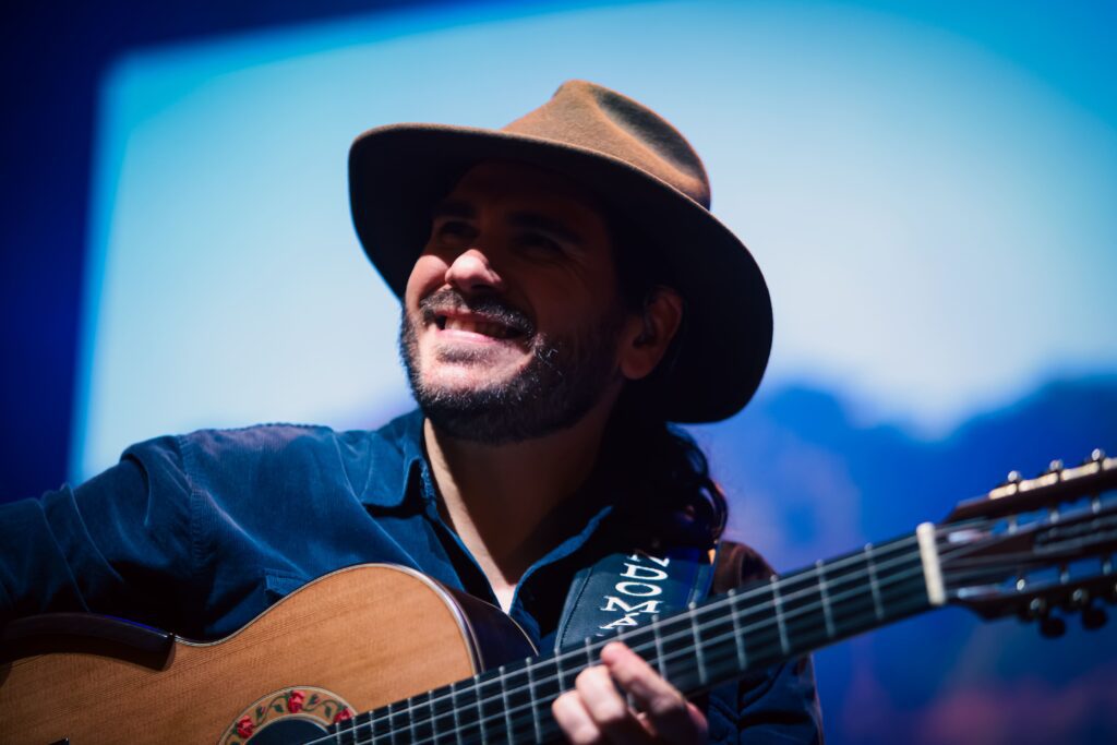 Almir e Gabriel Sater dividem palco e paixão pela música no RibeirãoShopping | Créditos: Rafael Cautella