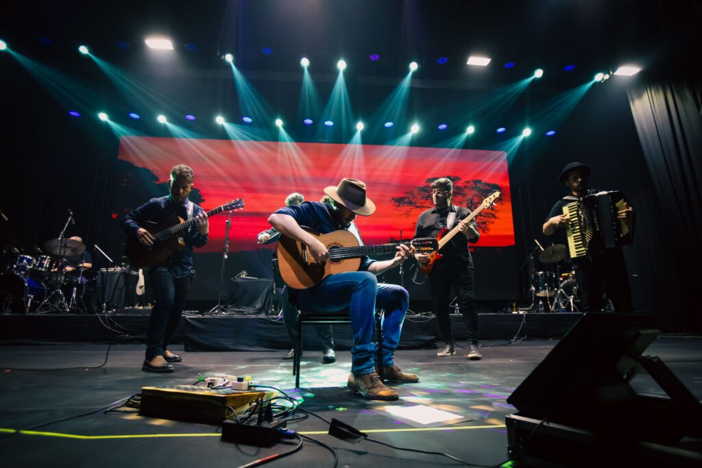 Almir e Gabriel Sater dividem palco e paixão pela música no RibeirãoShopping | Créditos: Rafael Cautella