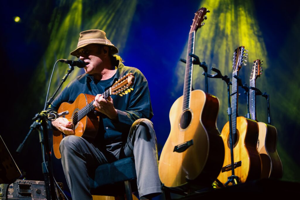 Almir e Gabriel Sater dividem palco e paixão pela música no RibeirãoShopping | Créditos: Rafael Cautella