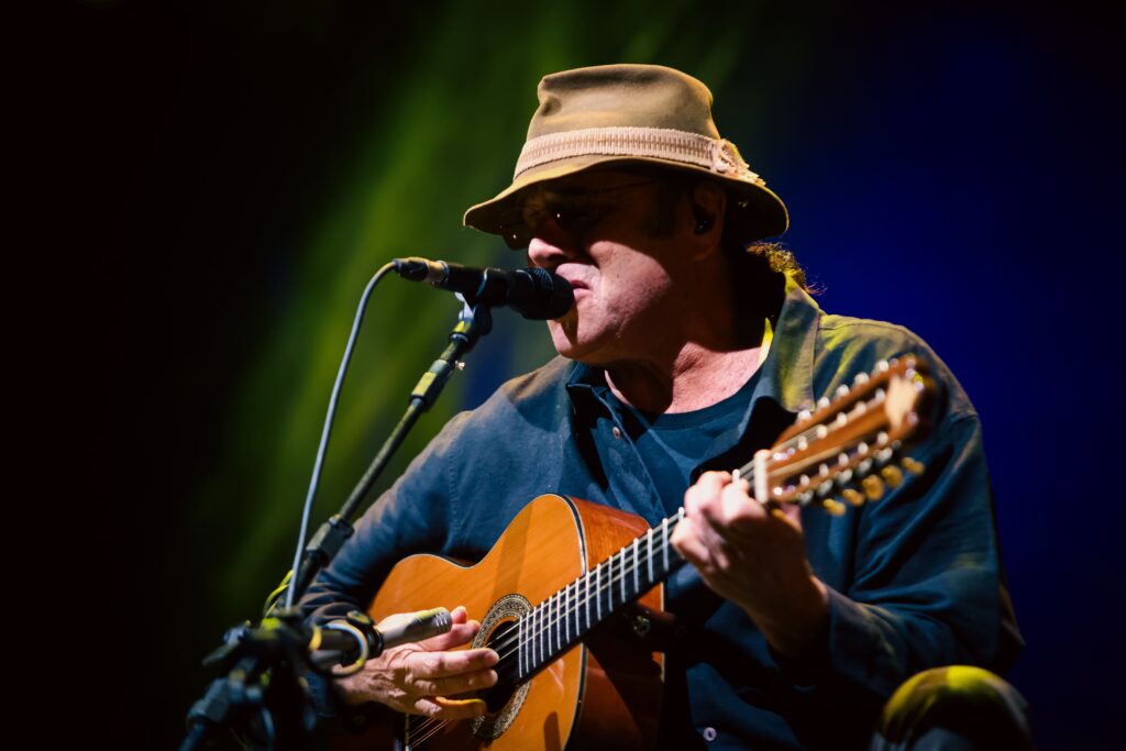 Almir e Gabriel Sater dividem palco e paixão pela música no RibeirãoShopping | Créditos: Rafael Cautella
