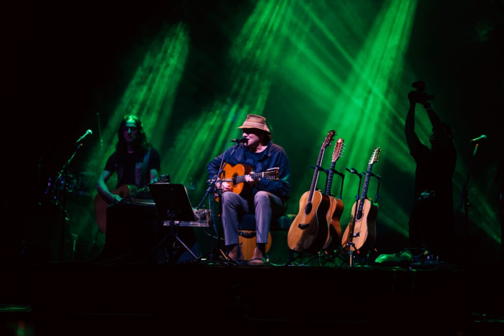 Almir e Gabriel Sater dividem palco e paixão pela música no RibeirãoShopping | Créditos: Rafael Cautella