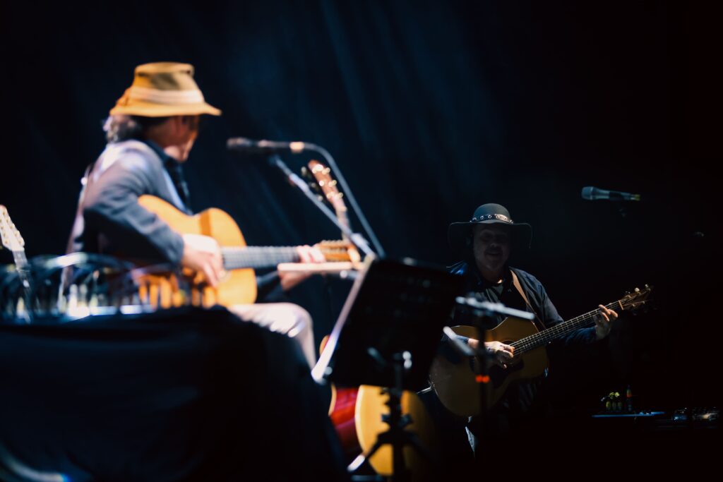 Almir e Gabriel Sater dividem palco e paixão pela música no RibeirãoShopping | Créditos: Rafael Cautella