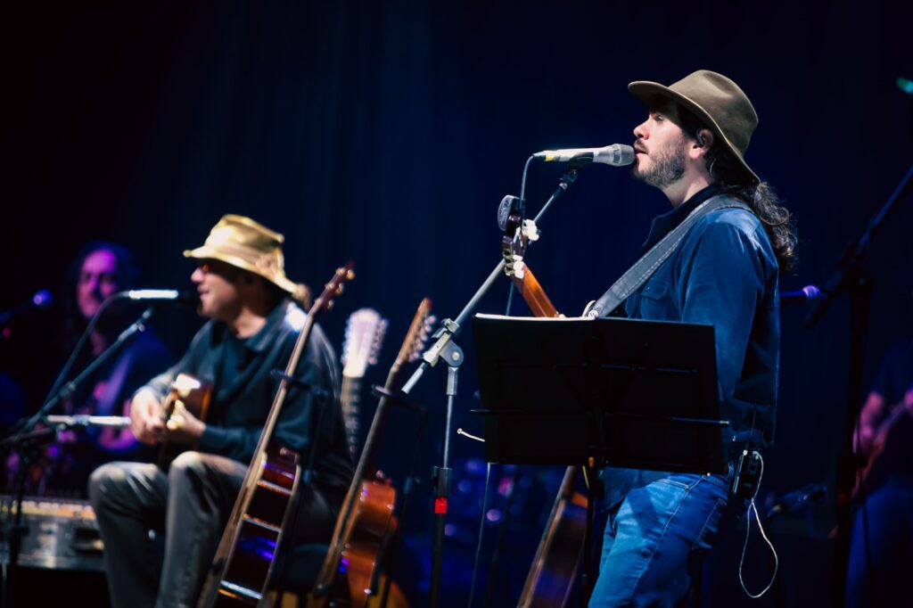 Almir e Gabriel Sater dividem palco e paixão pela música no RibeirãoShopping | Créditos: Rafael Cautella