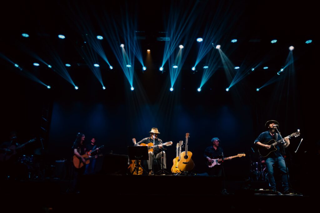Almir e Gabriel Sater dividem palco e paixão pela música no RibeirãoShopping | Créditos: Rafael Cautella