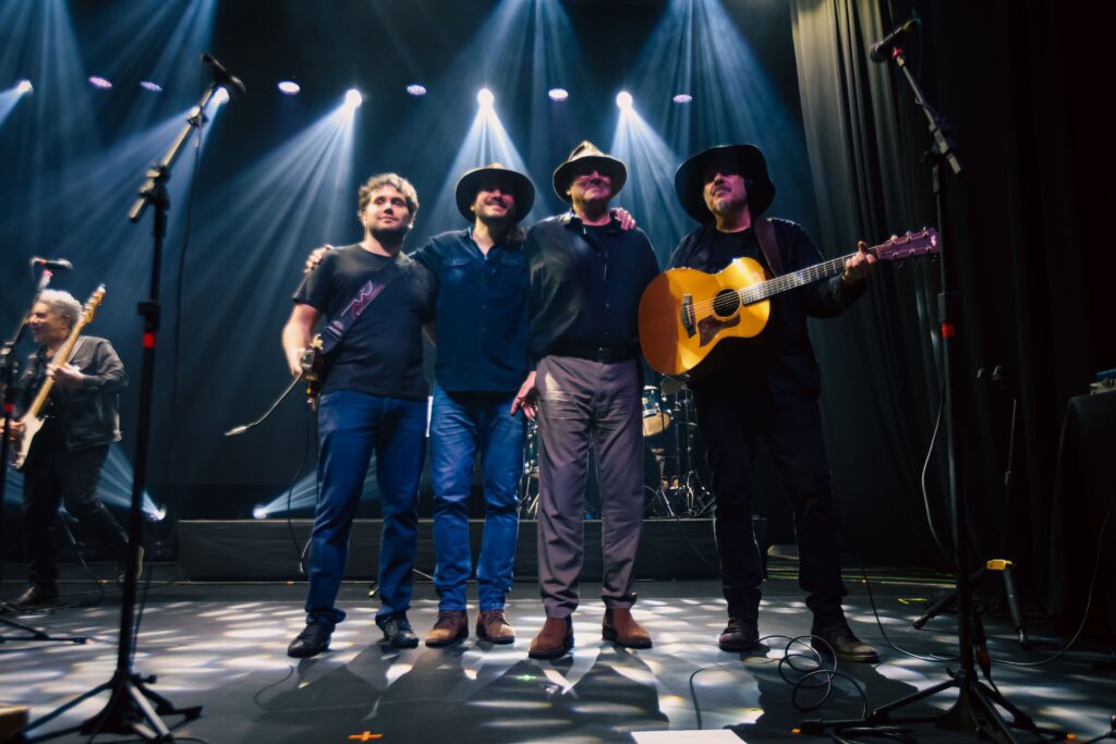 Almir e Gabriel Sater dividem palco e paixão pela música no RibeirãoShopping | Créditos: Rafael Cautella