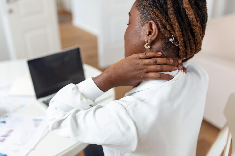 Dores causadas pela fibromialgia | Crédito: Freepik