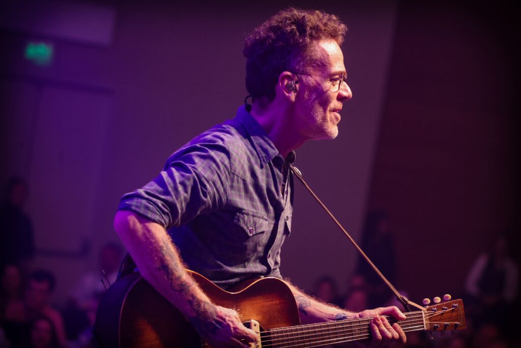 Nando Reis emociona o público de Ribeirão com 'Nando Hits' | Créditos: Rafael Cautella