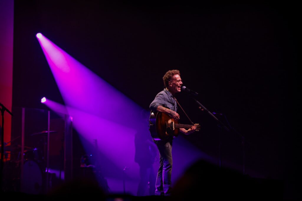 Nando Reis emociona o público de Ribeirão com 'Nando Hits' | Créditos: Rafael Cautella