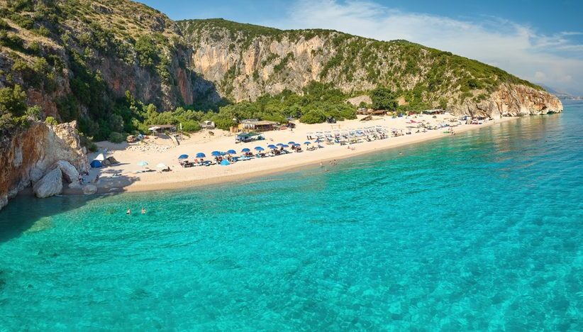 Praia Gjipe | Crédito: Martin Mecnarowski/ Shutterstock