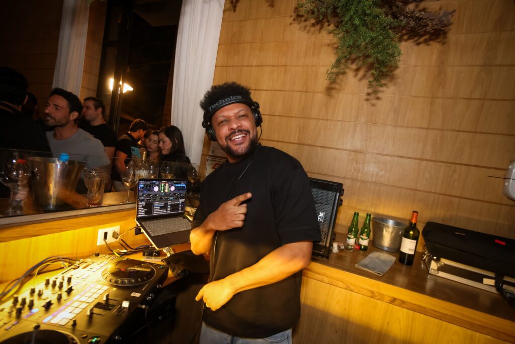 DJ Puff agita a noite ribeirão-pretana | Créditos: Rafael Cautella
