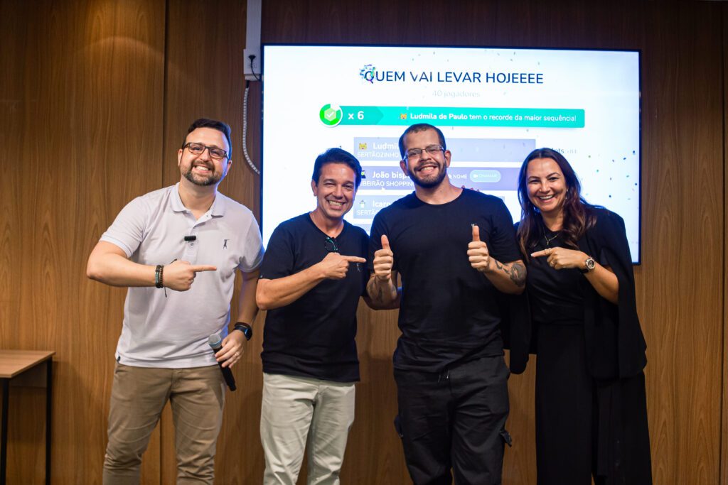 Mário Bodnar com a equipe da Golfe Class em evento de apresentação do Método GOLFE | Crédito: Divulgação