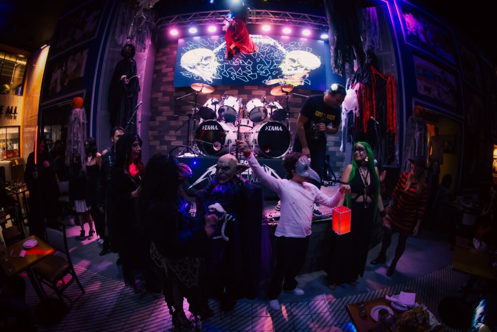 Tributo ao Metallica coloca Hard Rock Cafe® Ribeirão no clima do Halloween | Créditos: Rafael Cautella