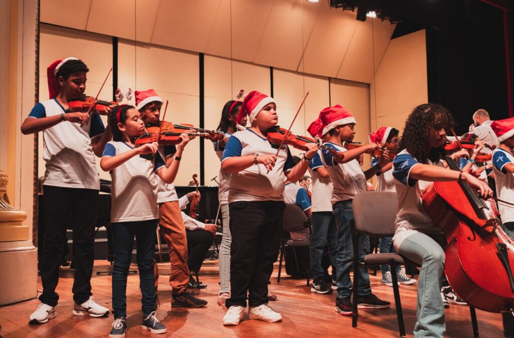 O concerto apresentará obras de grandes mestres como Bach e Mozart | Crédito: Aloander Oliveira @oinaudiovisual