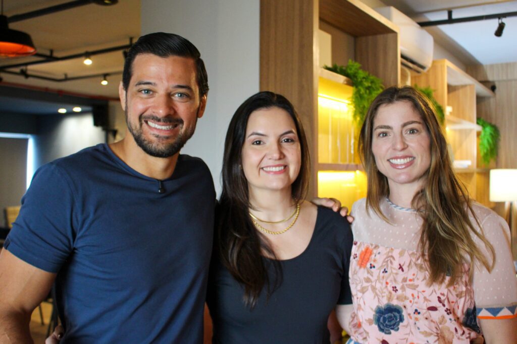 Mario Rossi, Grace Kelly e Lidia Titoto no First Coffee | Crédito: Divulgação