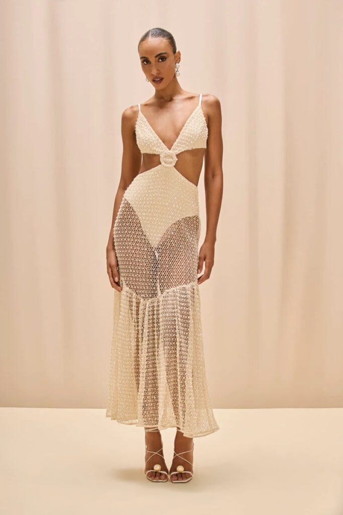 PatBo aposta em peças leves e fluidas, com toques de transparência | Crédito: Divulgação/PatBo