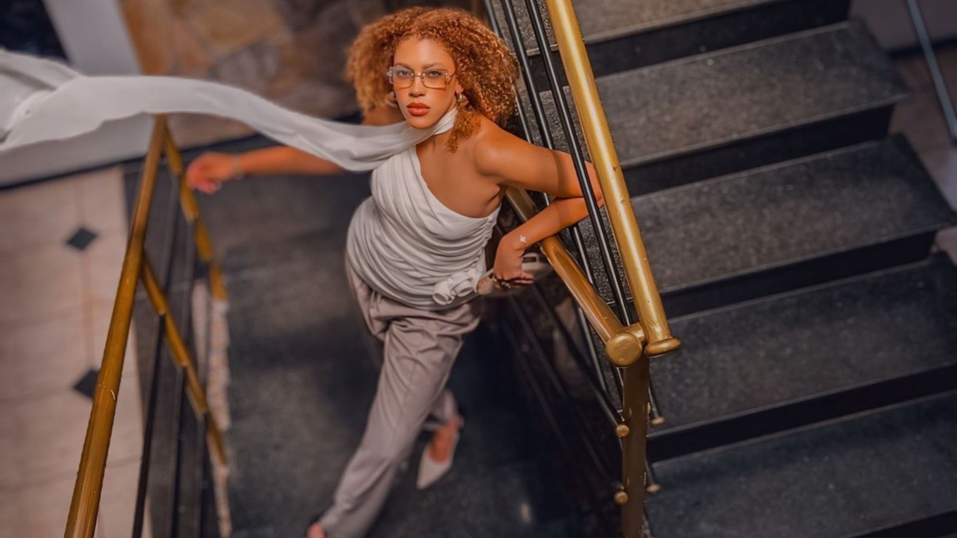 Influenciadora ribeirão-pretana Karmel Souza divide o tempo entre as telas e a PM | Créditos: divulgação