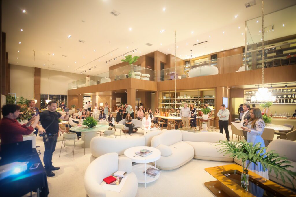 Lançamento de livro na Breton | Crédito: Rafael Cautella