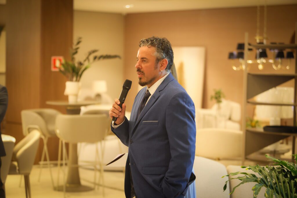 Lançamento de livro na Breton | Crédito: Rafael Cautella