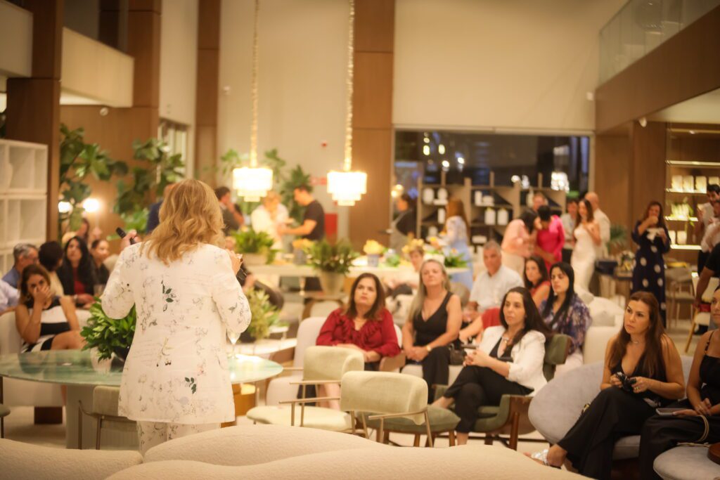 Lançamento de livro na Breton | Crédito: Rafael Cautella