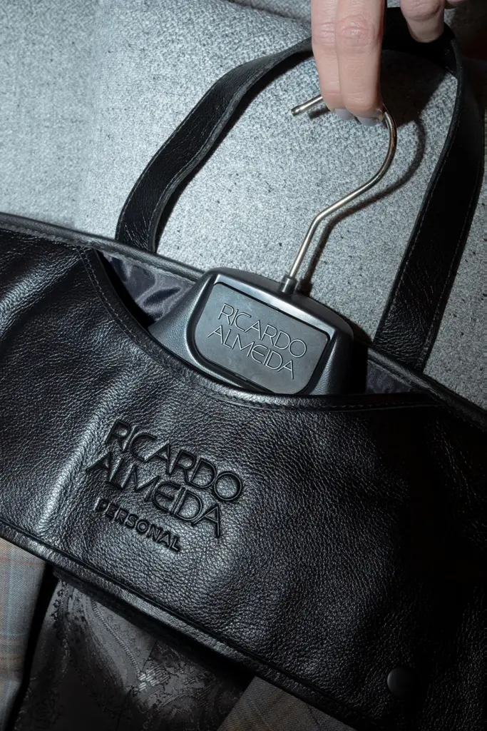 Ricardo Almeida estende experiência de compra e leva peças até o cliente | Créditos: Divulgação