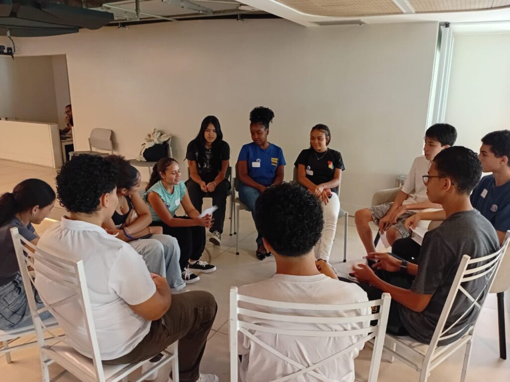 Alunos do programa de mentoria da Fundação Educandário durante uma visita em São Paulo | Crédito: Divulgação