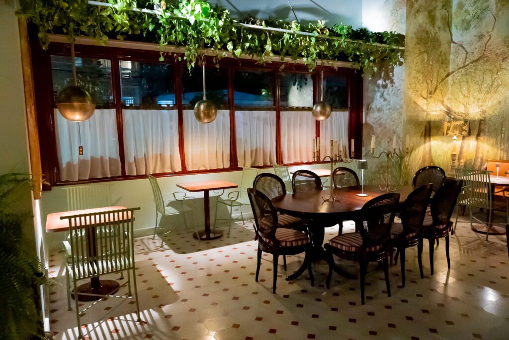 Varanda do restaurante Napoleon Cuisine | Crédito: Willian Diez