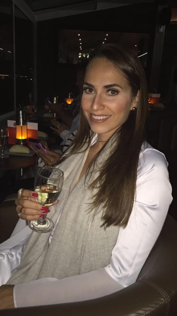 Carol Thomaz em Paris - Zumm Review | Crédito: Divulgação