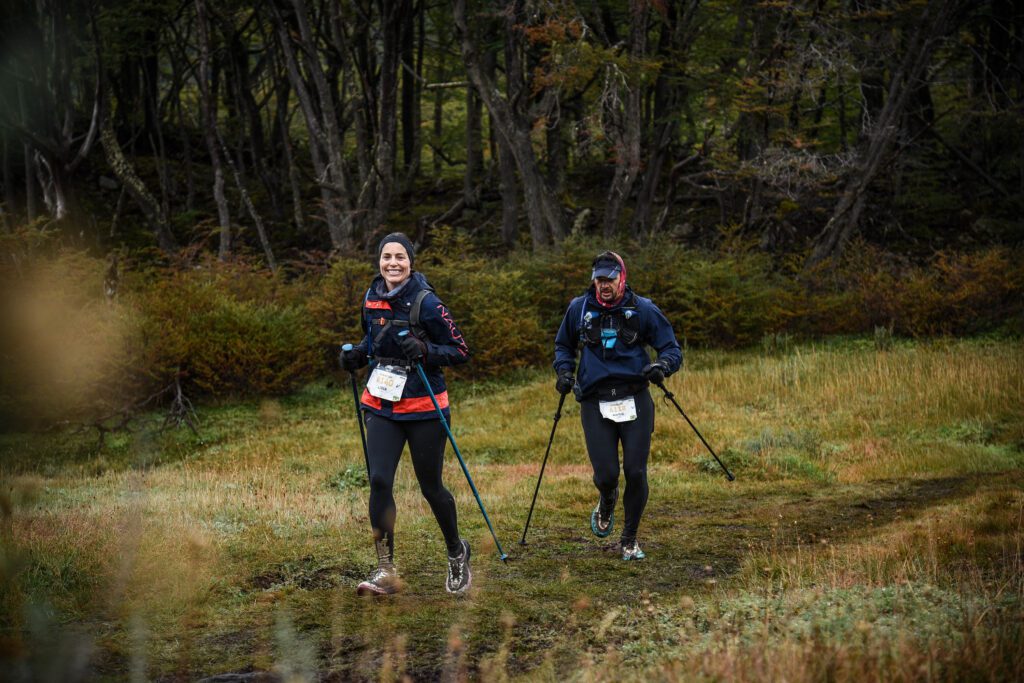 Mario Rossi e Lídia Titoto participam de corrida extrema em Ushuaia | Crédito: Santiago Mondejar / UBICE