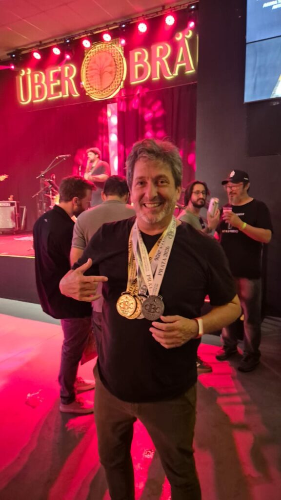 Tio Limongi comemora medalhas no CBC 2026 | Crédito: Arquivo pessoal