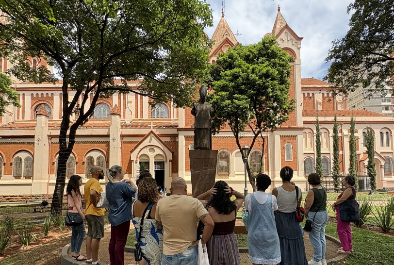 Grupo em uma das visitas guiadas | Crédito: Acervo Catedral Metropolitana de Ribeirão Preto