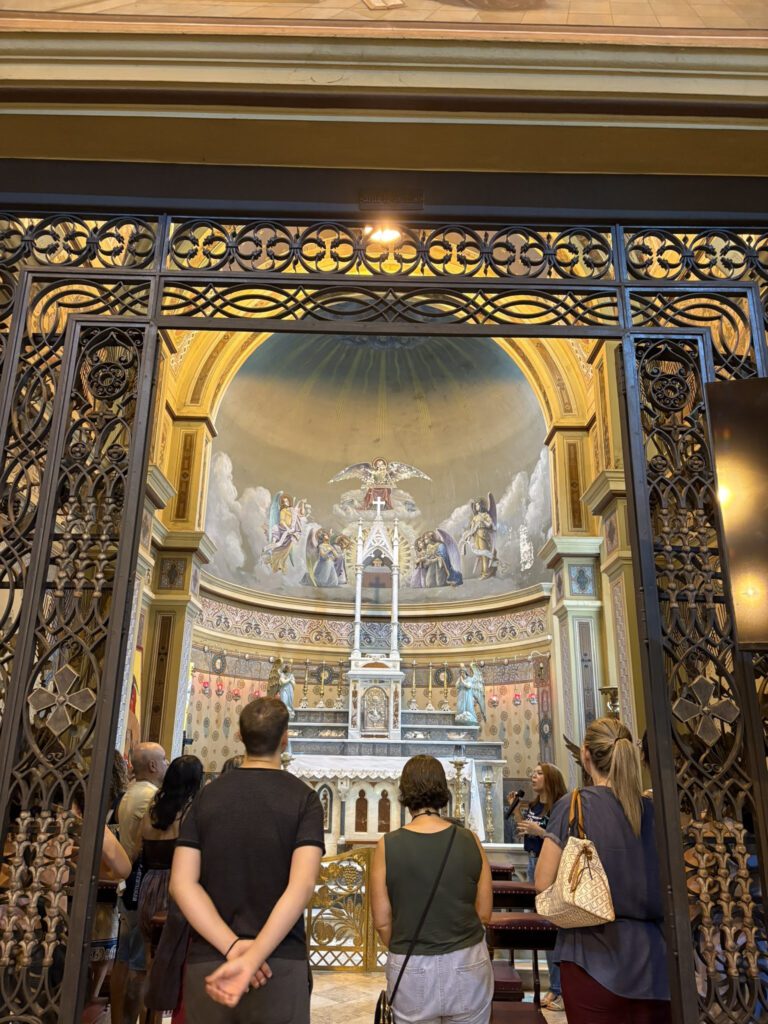 Grupo em uma das visitas guiadas | Crédito: Acervo Catedral Metropolitana de Ribeirão Preto