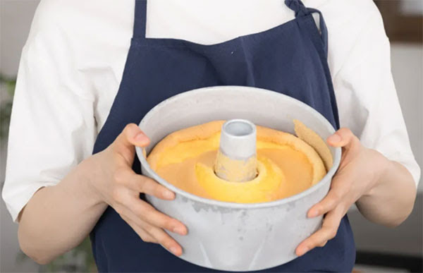 um bolo depois de assado.