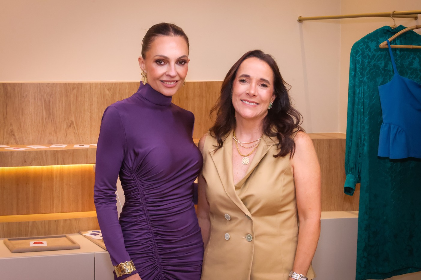 Alanka Nasser e Isabela Oliveira Pimenta no lançamento de joia da Casa Affonso | Crédito: Rafael Cautella