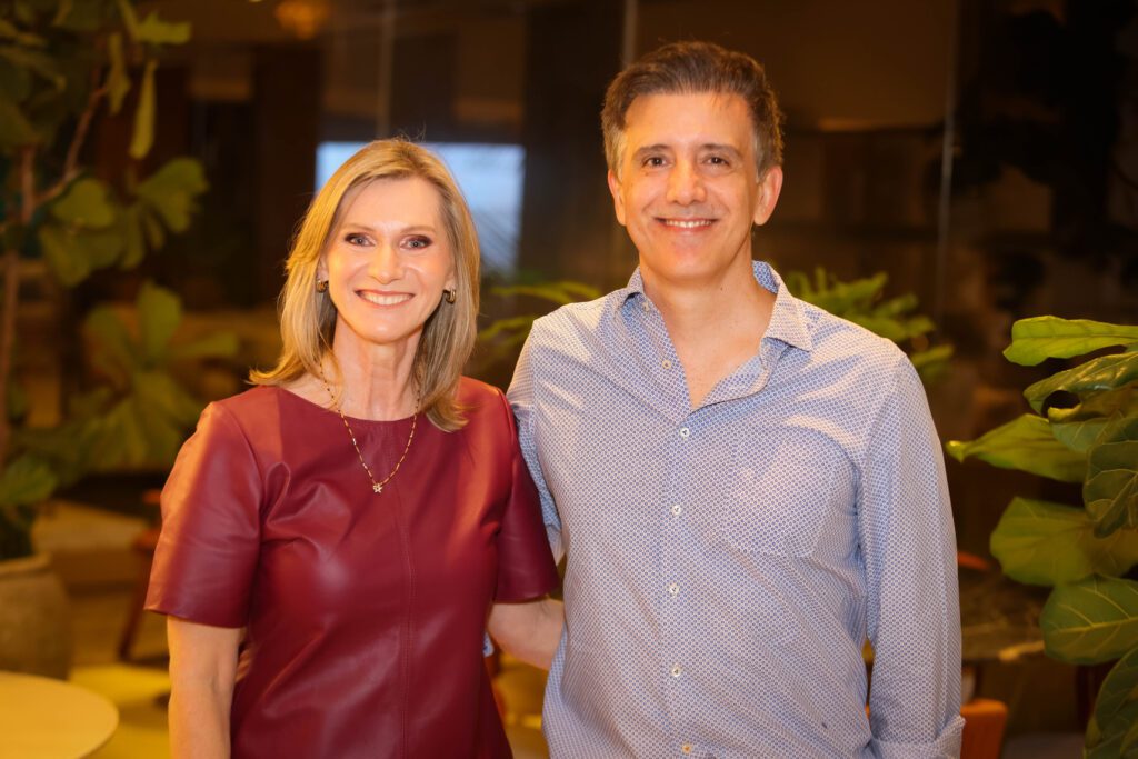 Breton recebe Larissa Perna | Crédito: Rafael Cautella