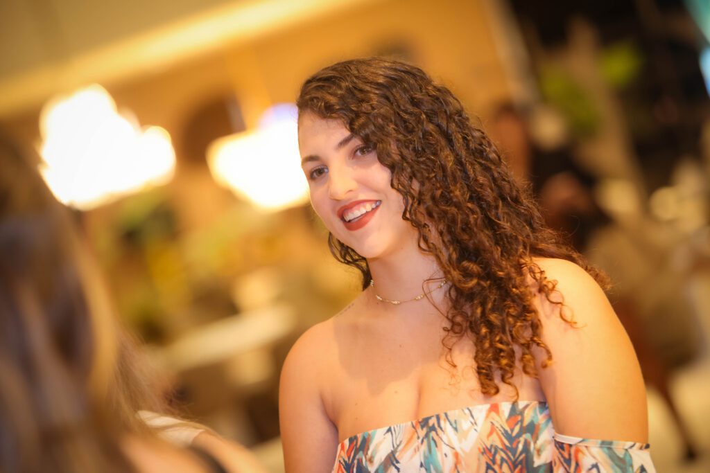 Breton recebe Larissa Perna | Crédito: Rafael Cautella