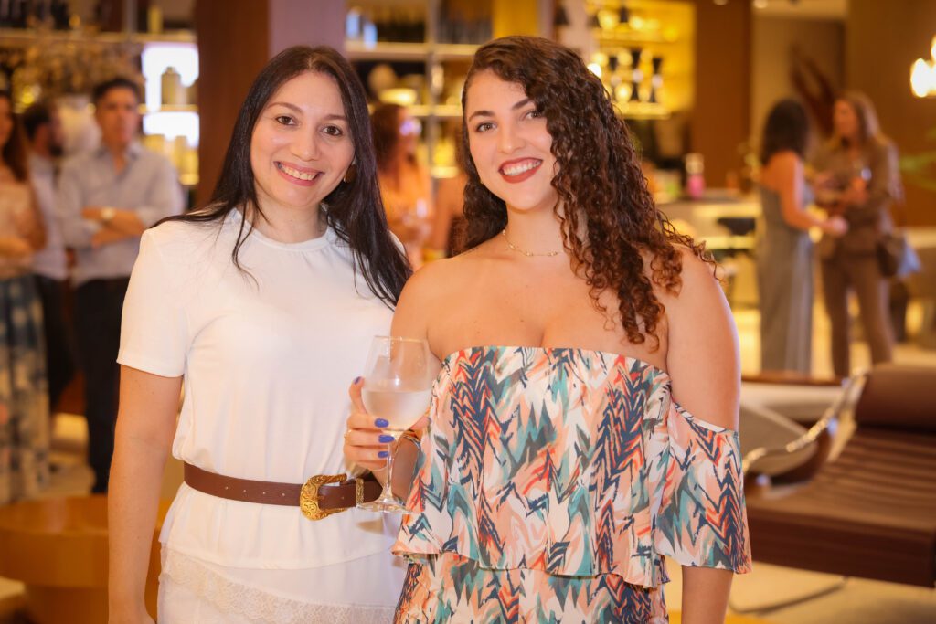 Breton recebe Larissa Perna | Crédito: Rafael Cautella