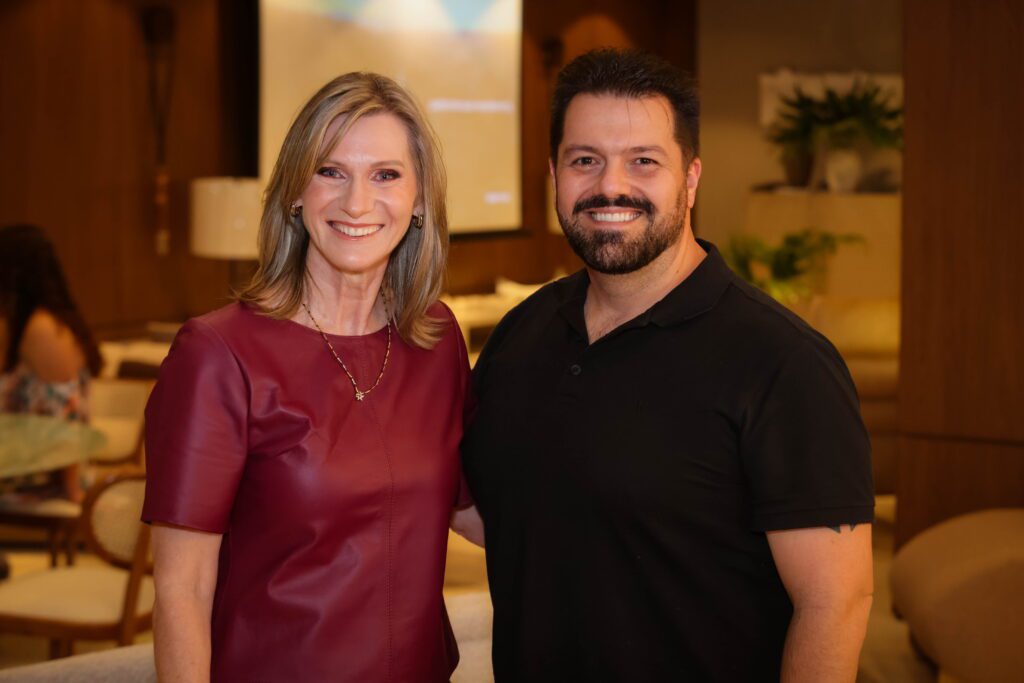 Breton recebe Larissa Perna | Crédito: Rafael Cautella