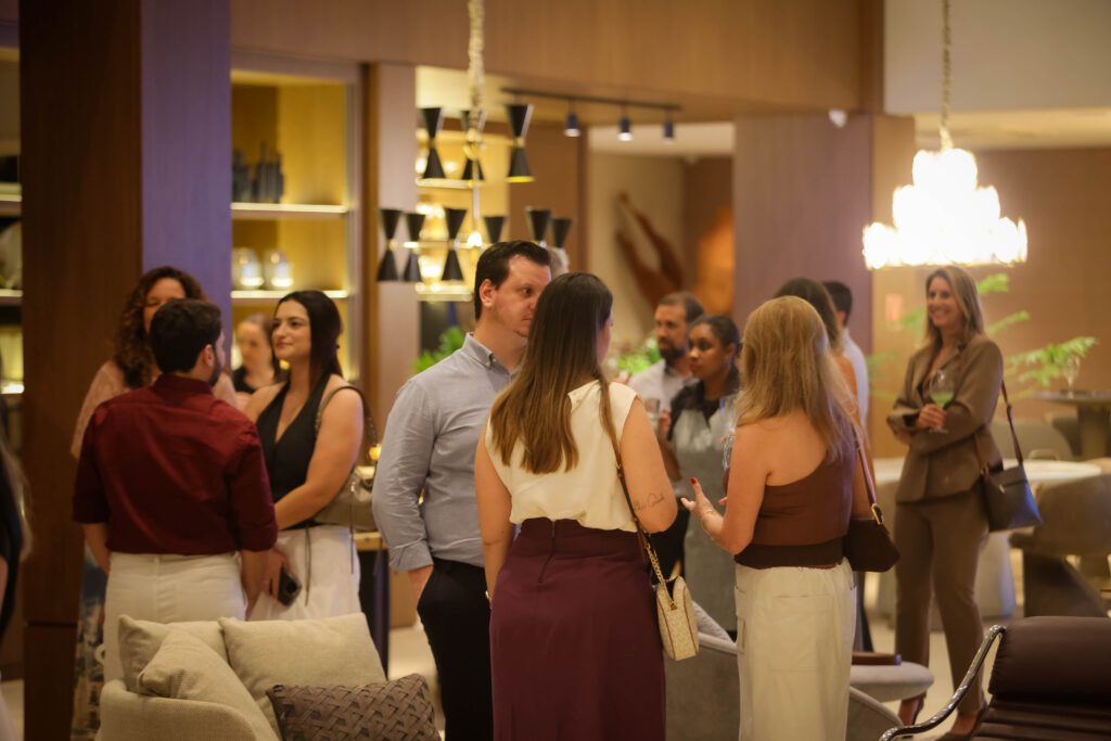 Breton recebe Larissa Perna | Crédito: Rafael Cautella