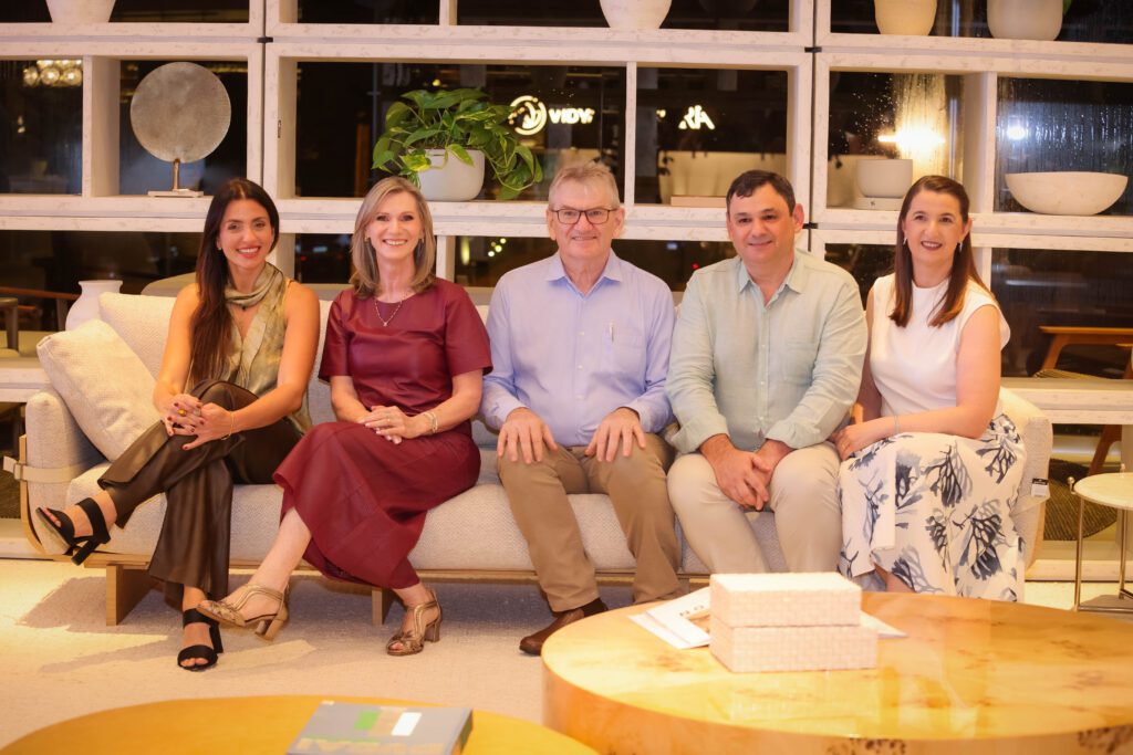 Breton recebe Larissa Perna | Crédito: Rafael Cautella