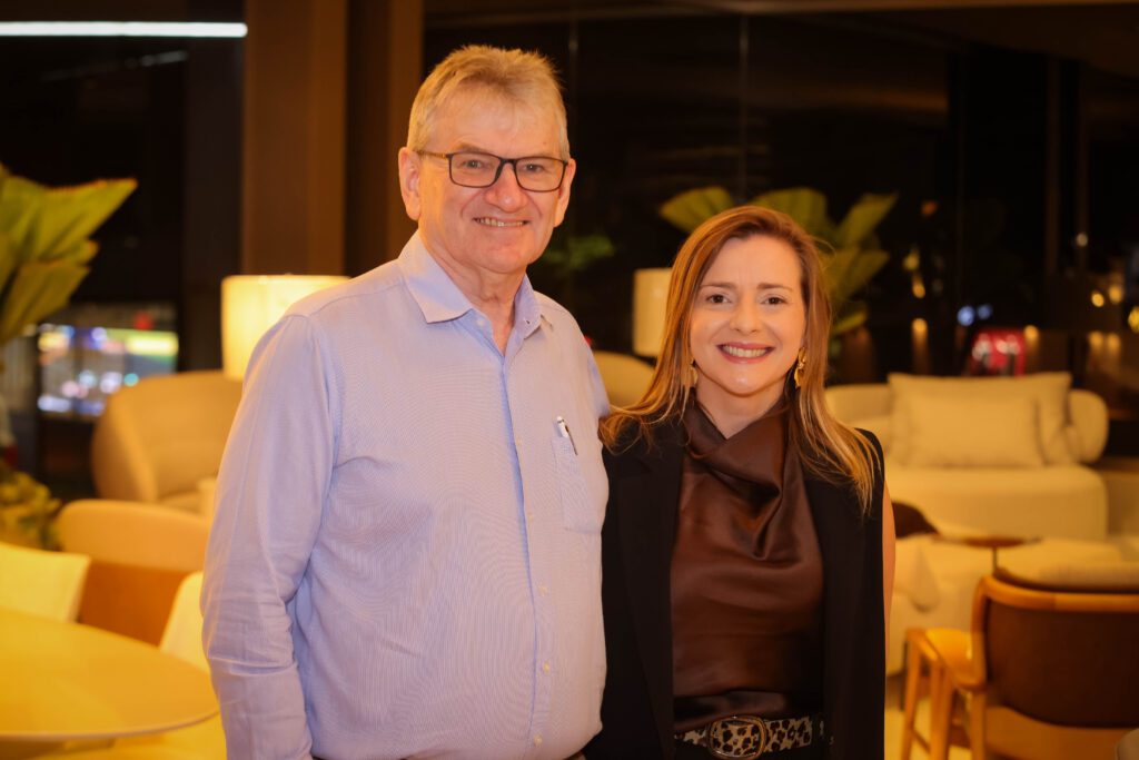 Breton recebe Larissa Perna | Crédito: Rafael Cautella