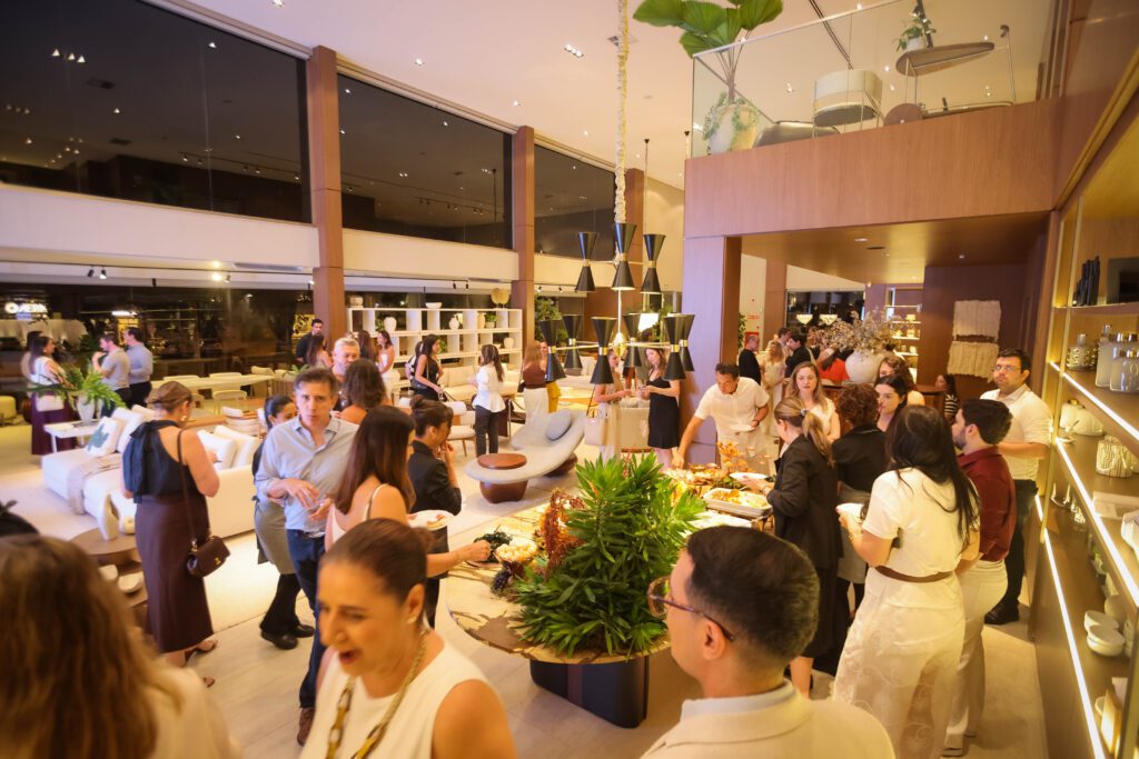 Breton recebe Larissa Perna | Crédito: Rafael Cautella