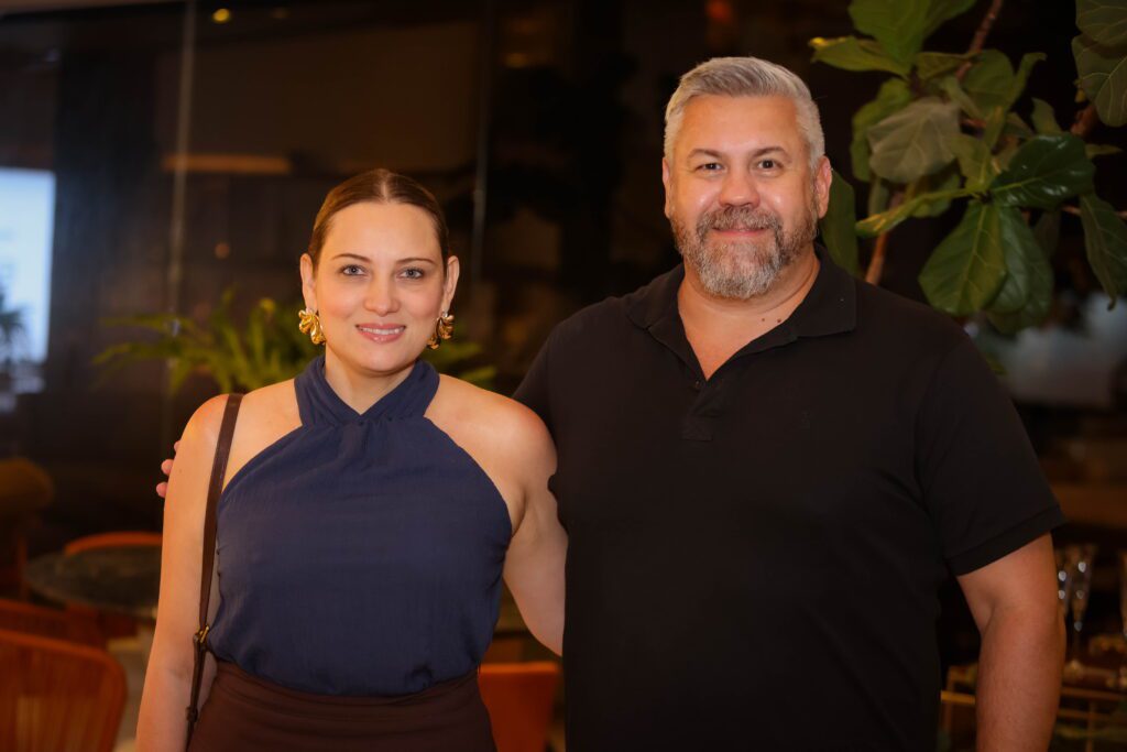 Breton recebe Larissa Perna | Crédito: Rafael Cautella