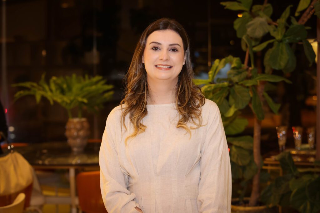 Breton recebe Larissa Perna | Crédito: Rafael Cautella