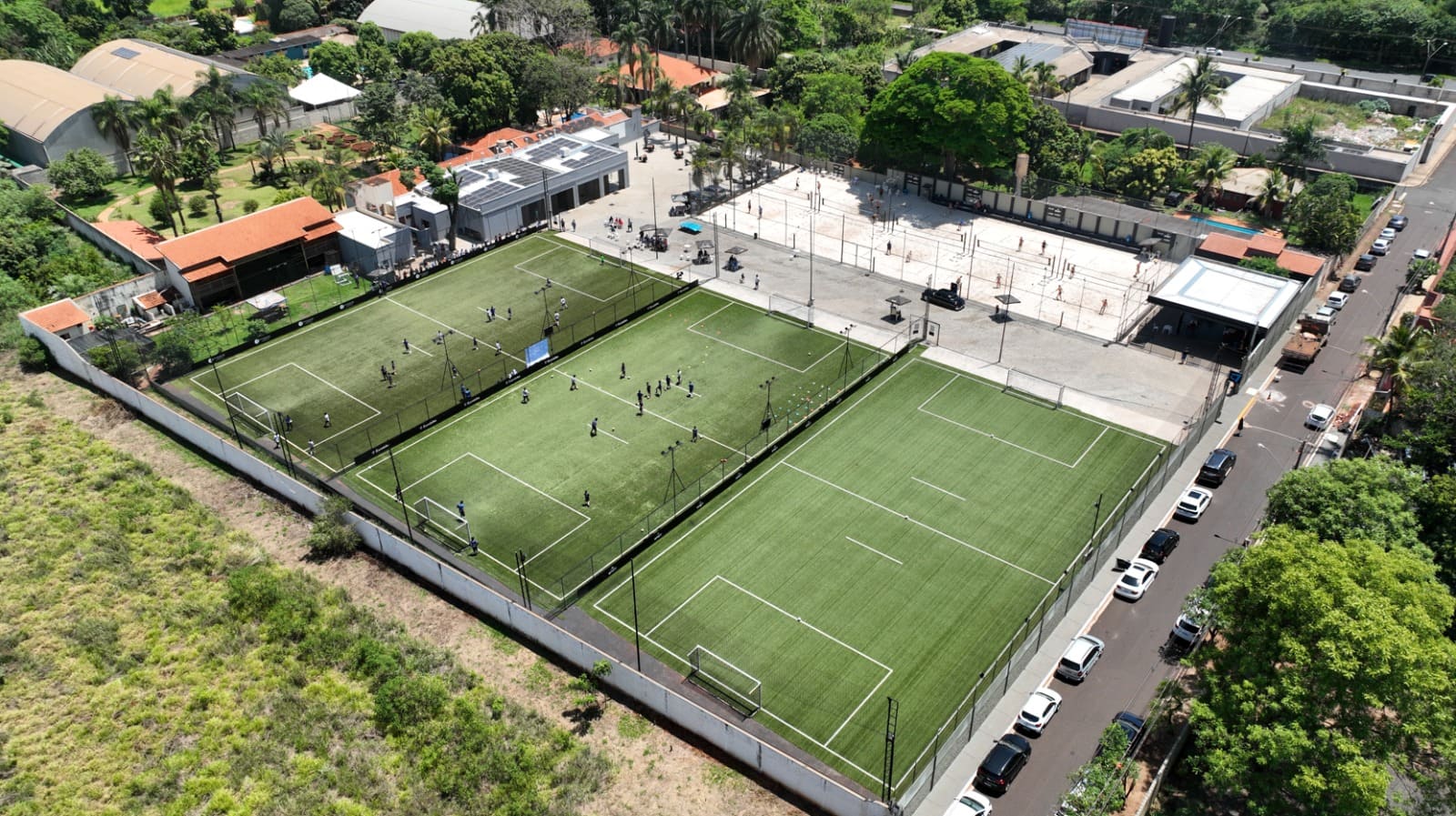 Campos de futebol do CT Acahdre com tecnologia ShockPad | Crédito: Divulgação