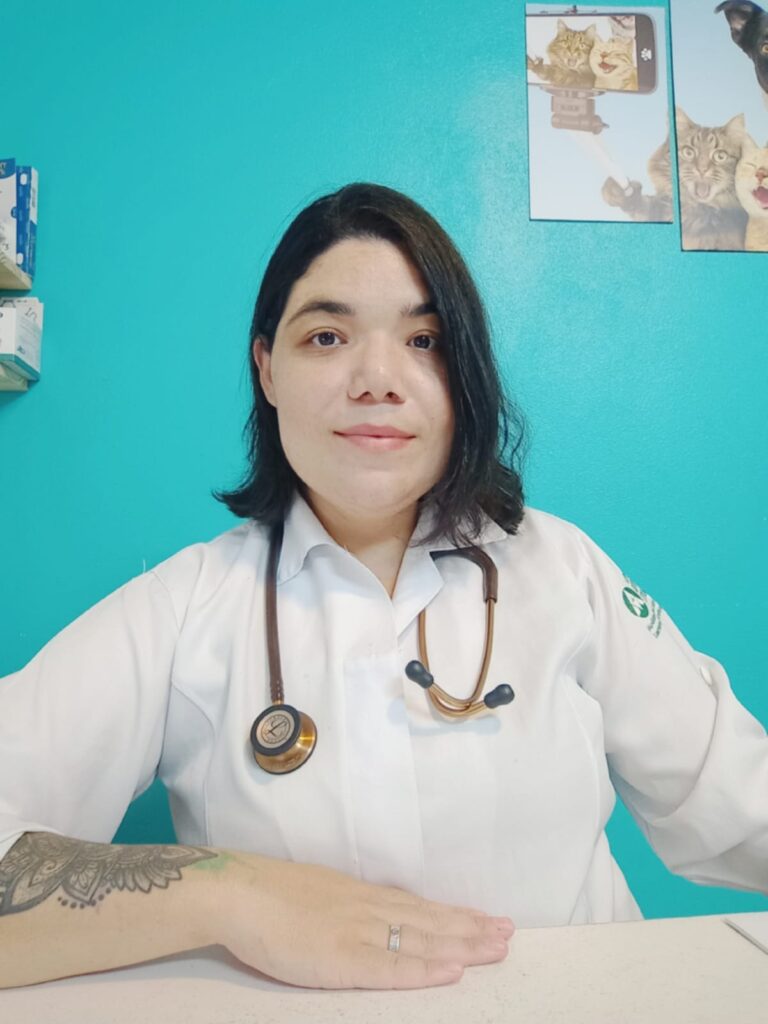 Nathali Vieira, veterinária da Pet de TODOS | Crédito: Divulgação