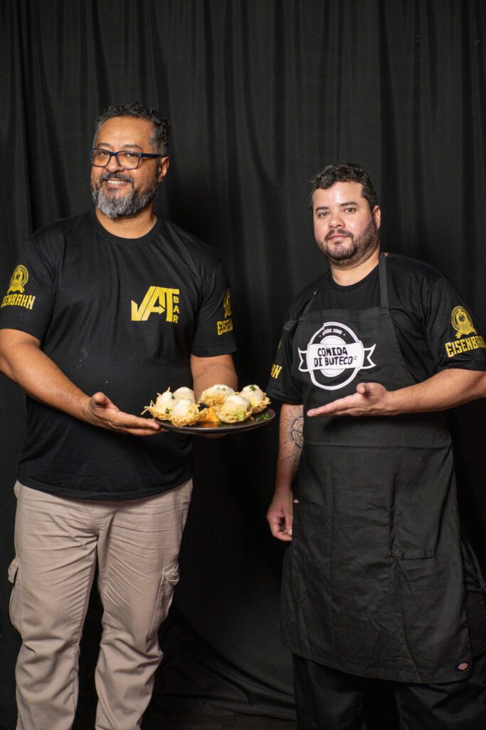 Fernando e Machado, proprietários do VAT Rock Bar | Crédito: Divulgação/Renata Prado