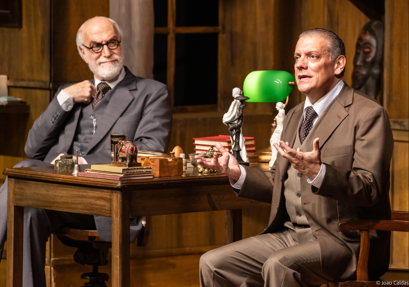 Espetáculo "A Última Sessão de Freud" | Crédito: João Caldas
