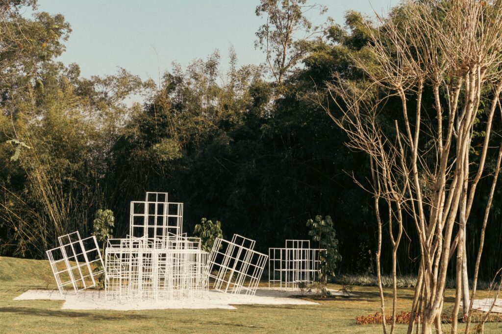 A instalação "Trepa-trepa", do artista plástico Paulo Climachauska, na Fazenda Vista Verde | Crédito: Fazenda Vista/Divulgação