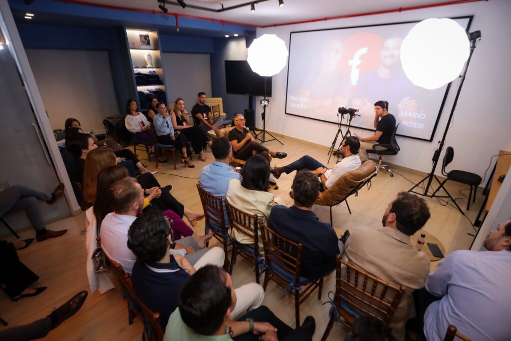 Gravação de podcast do Grupo First com Adilson Haddad | Crédito: Rafael Cautella